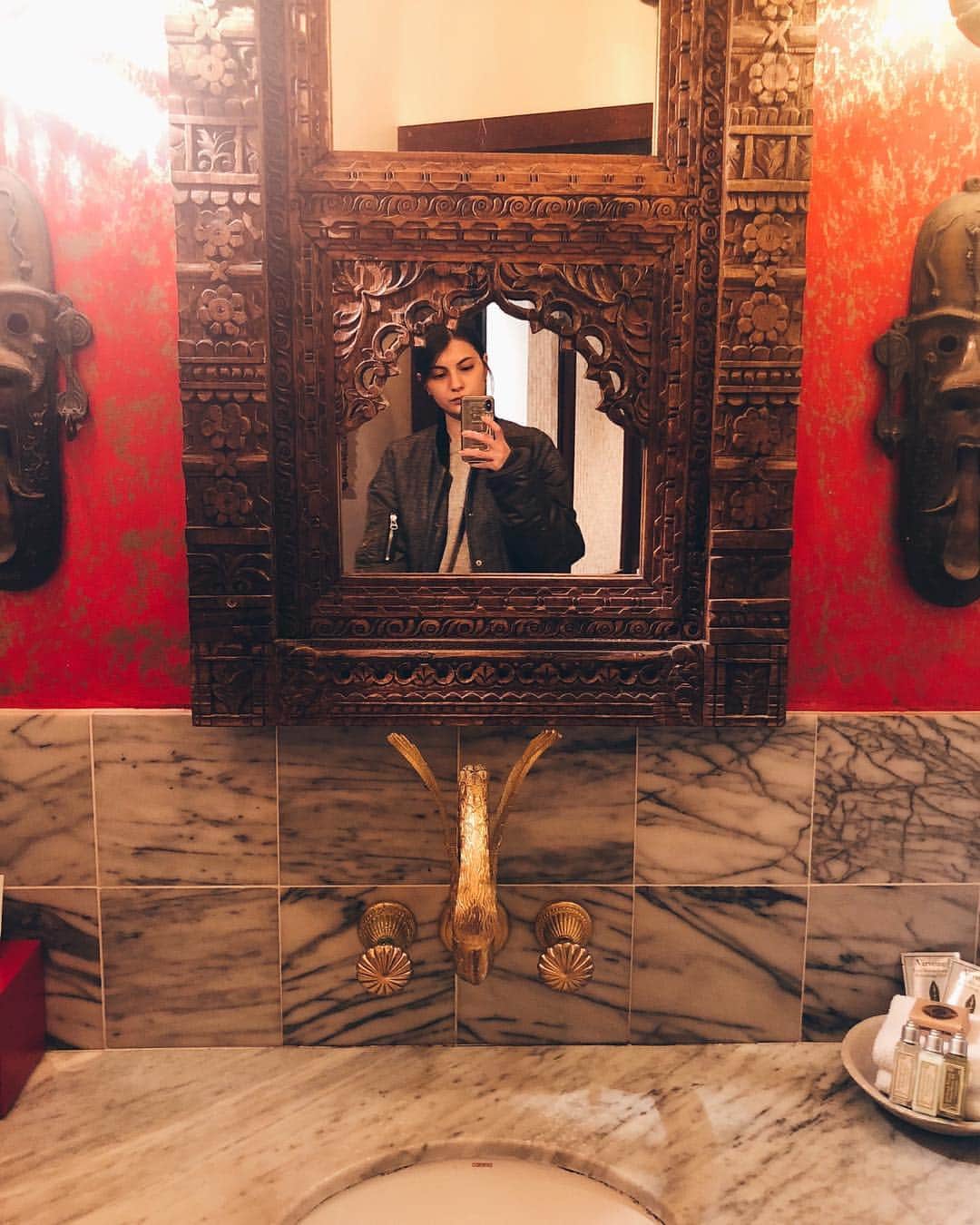 マギーさんのインスタグラム写真 - (マギーInstagram)「とある所へ旅に来てます。 ホテルが可愛すぎてあがってます。 また詳しくは今度🌻🔥 #早寝早起き #おやすみなさい」6月26日 22時57分 - maggymoon