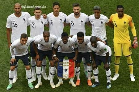 リュカ・エルナンデスのインスタグラム：「Corazones unidos💙⚪❤ @lucashernandez5」