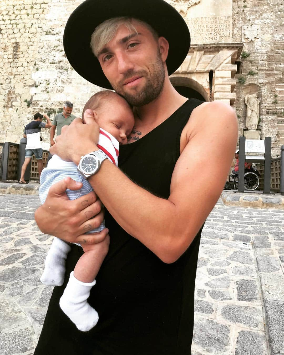 ケヴィン・カンプルのインスタグラム：「Best Time in My life ❤️❤️❤️!!! #family #babyJ❤️rdi#ibiza #qualitiytime」