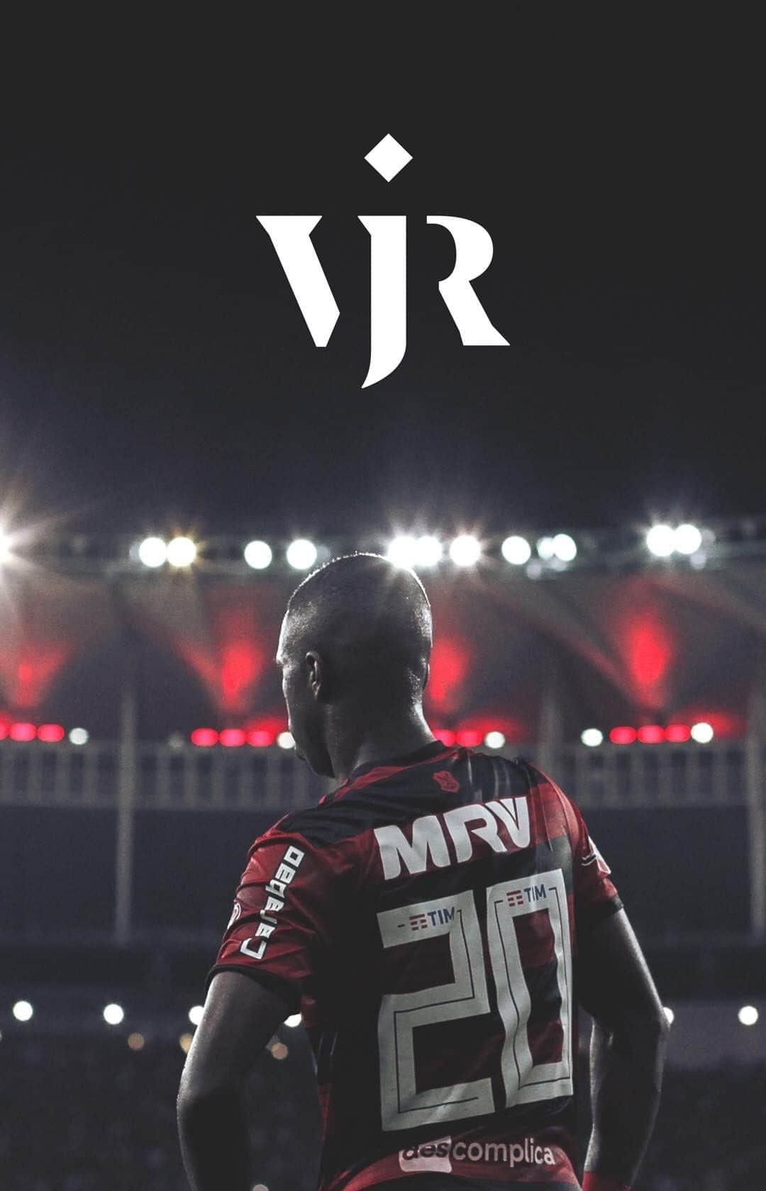 ヴィニシウス・ジュニオールのインスタグラム：「Vinícius Jr. joga videogame com o irmão Netinho e disputam para ver quem é mais flamenguista.  Direção: Kátia Lessa e João Wainer Direção de Arte: Renato Forster Montagem: João Wainer Som: Uerlem Queiroz Agência: Esfera」