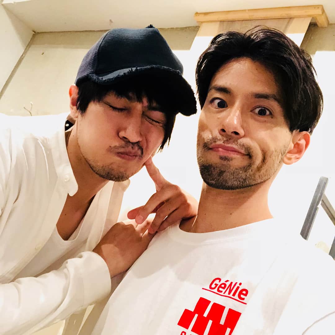 のインスタグラム：「本日、第13回目『昭和のニオイ チャンネル』~激闘駄菓子編~ご視聴いただき、本当にありがとうございました。  駄菓子はあの頃を思い出す。  そんな味わい深い回になってたらいいなと思い、大人になった僕は酒を呑む。  次回もゆるりとへいわに。」