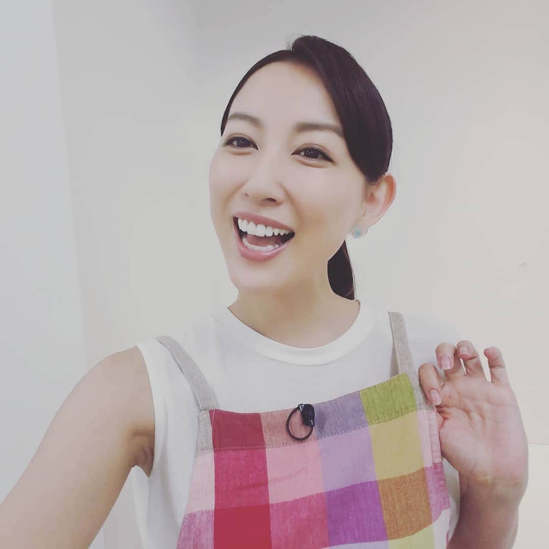 池田香織のインスタグラム：「ひさしぶりのピンクエプロン❗  #テレビ朝日 #こだわりナビ」