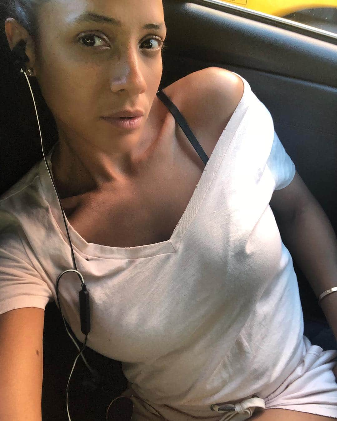 ダニア・ラミレスさんのインスタグラム写真 - (ダニア・ラミレスInstagram)「What are you listening to?? #daniacs」6月27日 10時56分 - daniajramirez