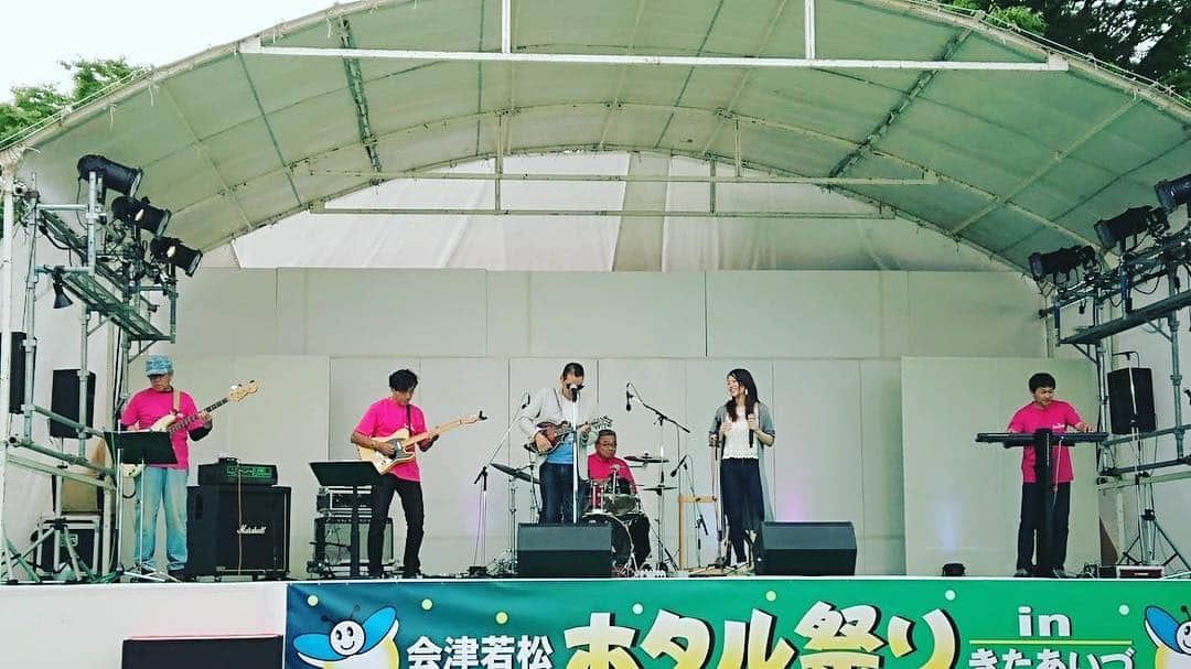 hinacoのインスタグラム：「天気のいい野外ライブは気持ちいいね。The Young Beat's さんとコラボした「夏と恋」もとても楽しかった♪みなさま、ありがとうございました！！ #会津若松 #北会津 #ホタル祭り #TheYoungBeats」