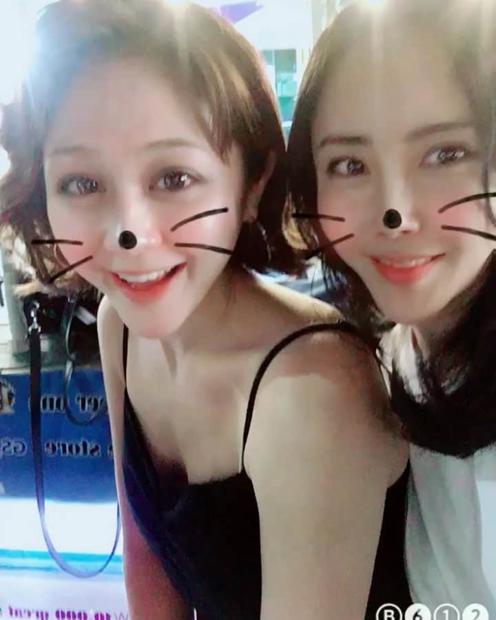 のインスタグラム：「ソウルの思い出🤳 韓国ガールズ達はみんなビューティフル👏 #snowなしでは生きていけません#ってならないように気をつけよう笑#それにしても#snowの威力#頼りになります#韓国#女子会#ソウル#ひとり旅#往復だけ#韓国語#今だに話せない笑」