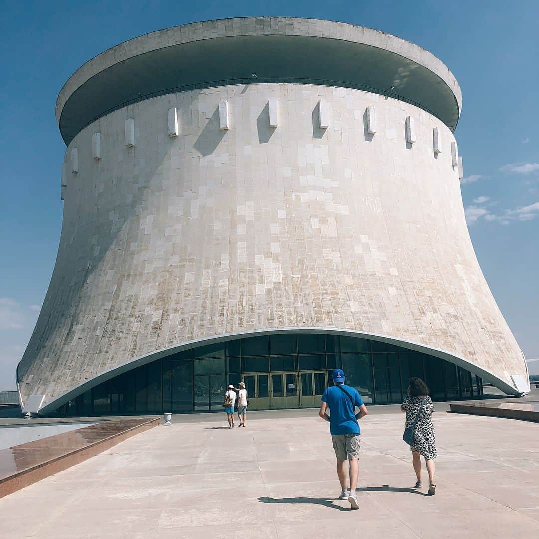 柳下毅一郎のインスタグラム：「スターリングラード攻防戦パノラマ記念館 #volgograd #stalingrad #stalin #war #memorial」