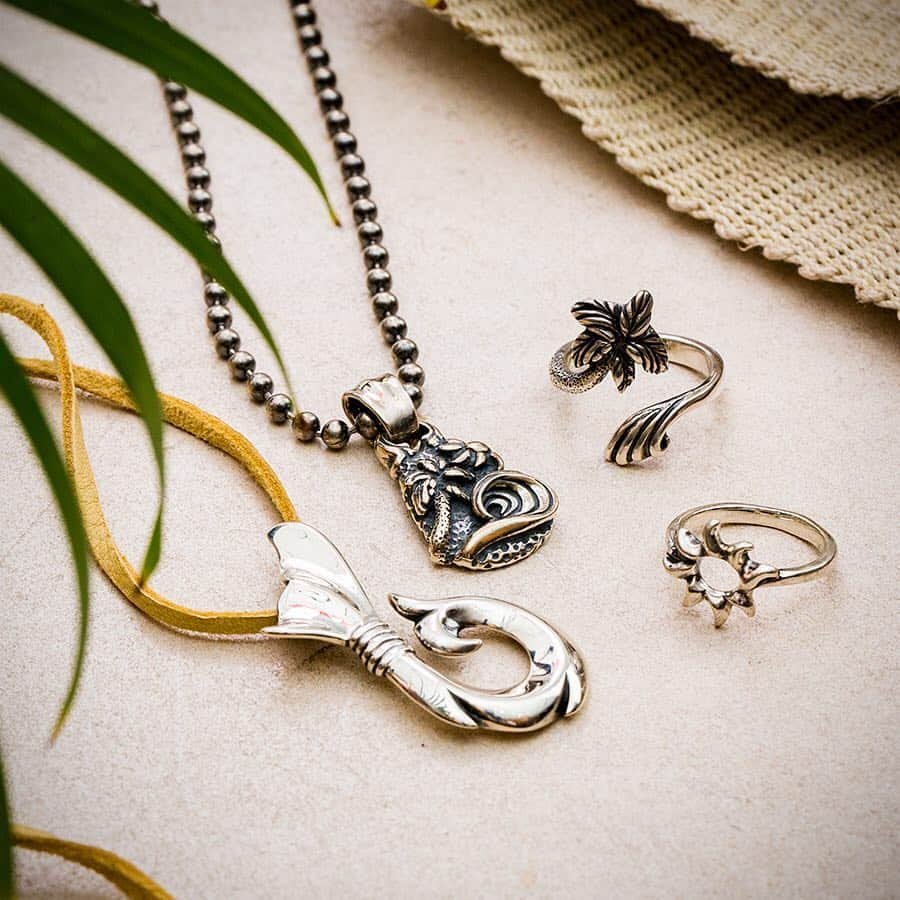 Bill Wall Leather × BEAMSさんのインスタグラム写真 - (Bill Wall Leather × BEAMSInstagram)「BWL Summer！ 【Ring】Beach Ring（Palm tree & Wave）/ Open Sun Ring【Pendant】Whale Tail Hook Pendant / Beach Pendant（*Ball chain is optional.）」6月27日 22時29分 - billwallleather_beams