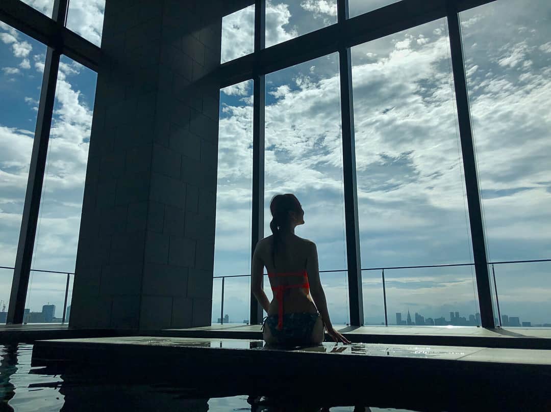 生田千秋さんのインスタグラム写真 - (生田千秋Instagram)「一足先に夏気分🌺﻿ ﻿ 新しい水着少しだけ👙💛﻿ ﻿ #まえちー #水着 #プール #アマン東京 #フィットネス女子 #ヒップアップ」6月27日 22時31分 - maechi_0815