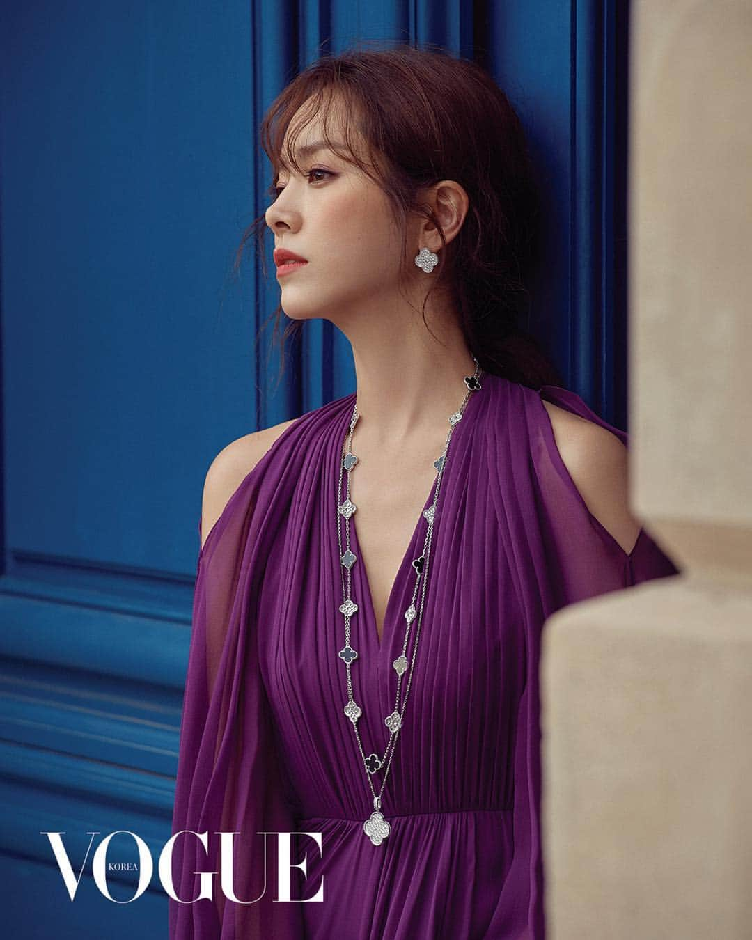 ハン・ジミンさんのインスタグラム写真 - (ハン・ジミンInstagram)「. Vogue July Issue. . #vancleefarpels #반클리프앤아펠 #💍」6月27日 14時04分 - roma.emo