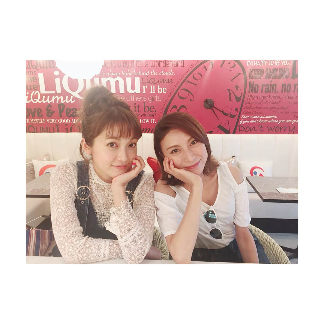 平山あやさんのインスタグラム写真 - (平山あやInstagram)「bestfriend ♡  @manah_tarock  この子はほんとにhappy girl♡ @liqumu のアイス食べすぎてるけど、美味しすぎて止まらないからいいよね🍦w  #bestfriend #西脇愛美 #プレゼントもありがとう #相談にのってくれてありがとう #love#happy#マナちゃん #撮影してくれたのはイッチー店長」6月27日 15時37分 - aya_hirayama