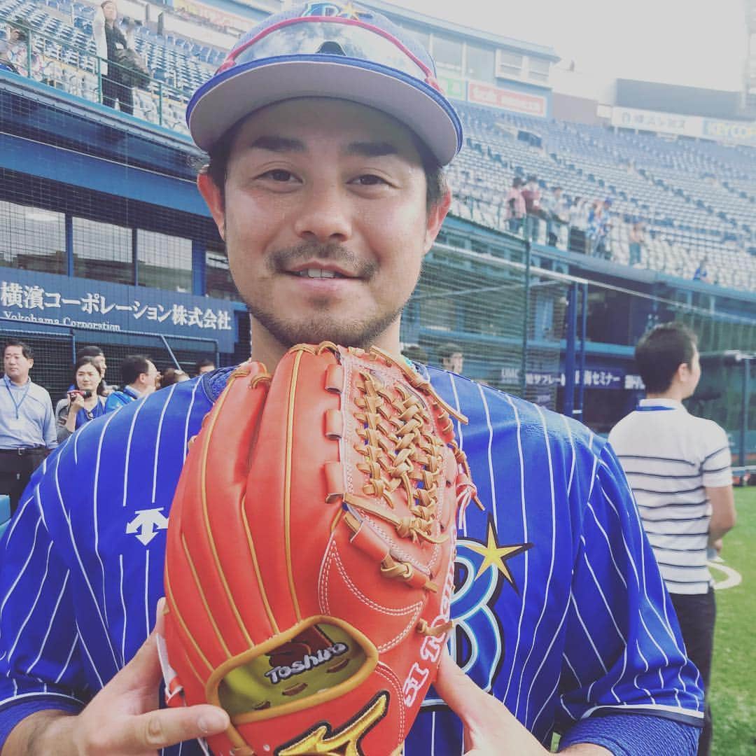 宮崎敏郎のインスタグラム：「【スタッフ】  宮﨑敏郎選手の試合前練習のワンシーンです‼️今日も勝利の一打に期待しましょう❗️熱いご声援をよろしくお願いいたします✨」