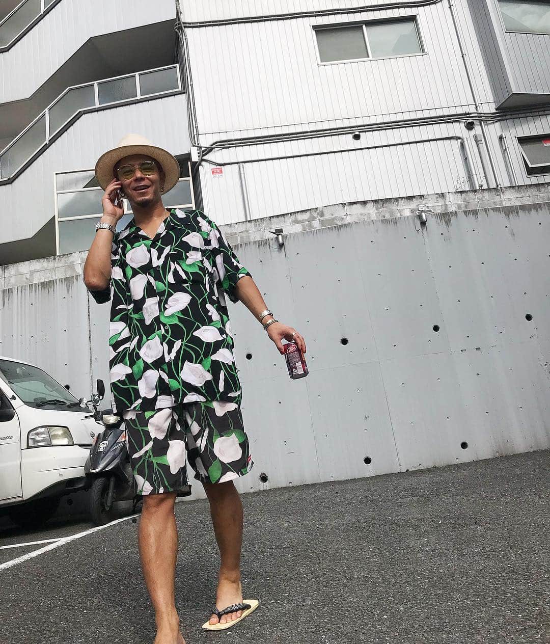 高木琢也さんのインスタグラム写真 - (高木琢也Instagram)「今週もよろしくお願いします💇‍♂️💈 #暑い日 #salonwork  #☀️ #supreme」6月27日 16時53分 - takagi_ocean