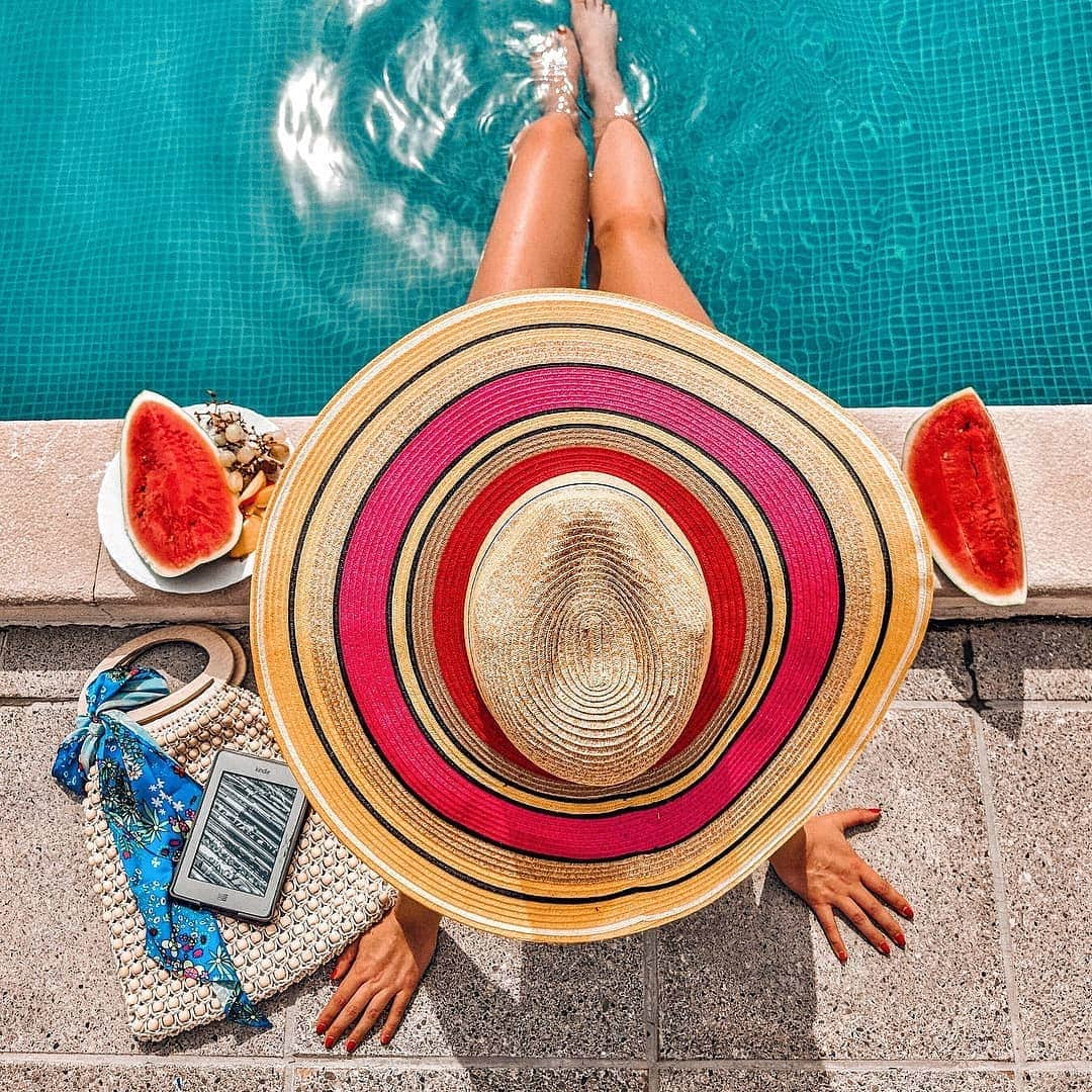 Fashion Bloggers Trendsさんのインスタグラム写真 - (Fashion Bloggers TrendsInstagram)「Summercolorrrrr🔥  #summer #yaz #vacation #tatil #havuz #pool #hat #colorful #summerbody #çarşamba #girl #kızlar #fashion #moda #dress #trend #mayo #luxurylife #luxury #blogger #bloggerhuntertr #alaçatı」6月27日 18時30分 - bloggerhuntertr