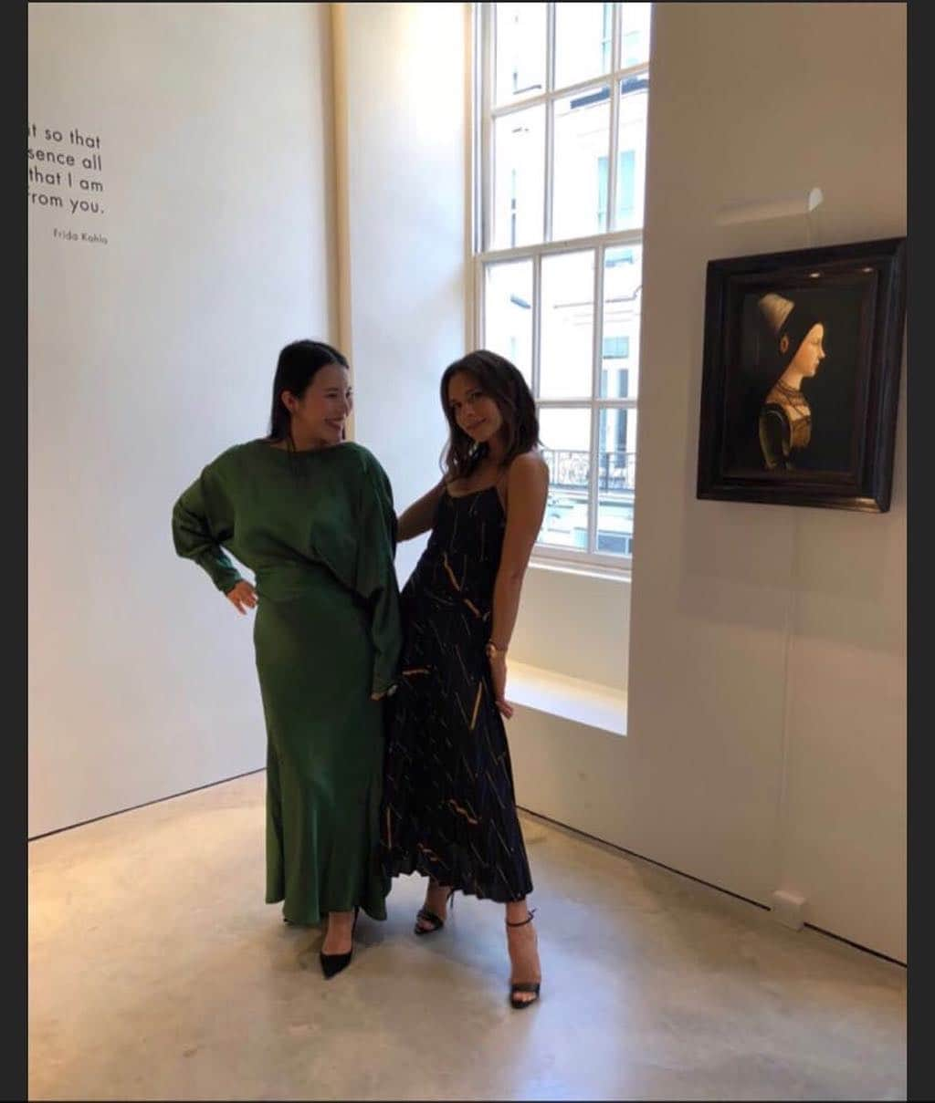 ヴィクトリアベッカムさんのインスタグラム写真 - (ヴィクトリアベッカムInstagram)「So much fun catching up with @wendyyu_official this morning at #VBDoverSt x VB」6月27日 21時02分 - victoriabeckham