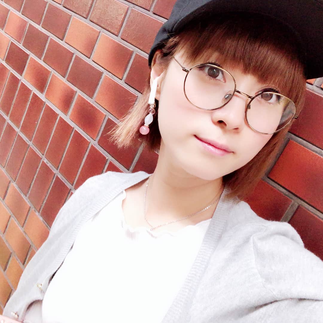 たかはしゆいさんのインスタグラム写真 - (たかはしゆいInstagram)「新しいメガネ欲しいなぁ😊☘️ #だてめがね  #メガネ #めがね女子 #メガネ欲しい #視力は良い #ファッション #fashion #glasses #眼镜 #안경 #japanese #일본인 #たかはしゆい」6月28日 0時11分 - t.yuirin