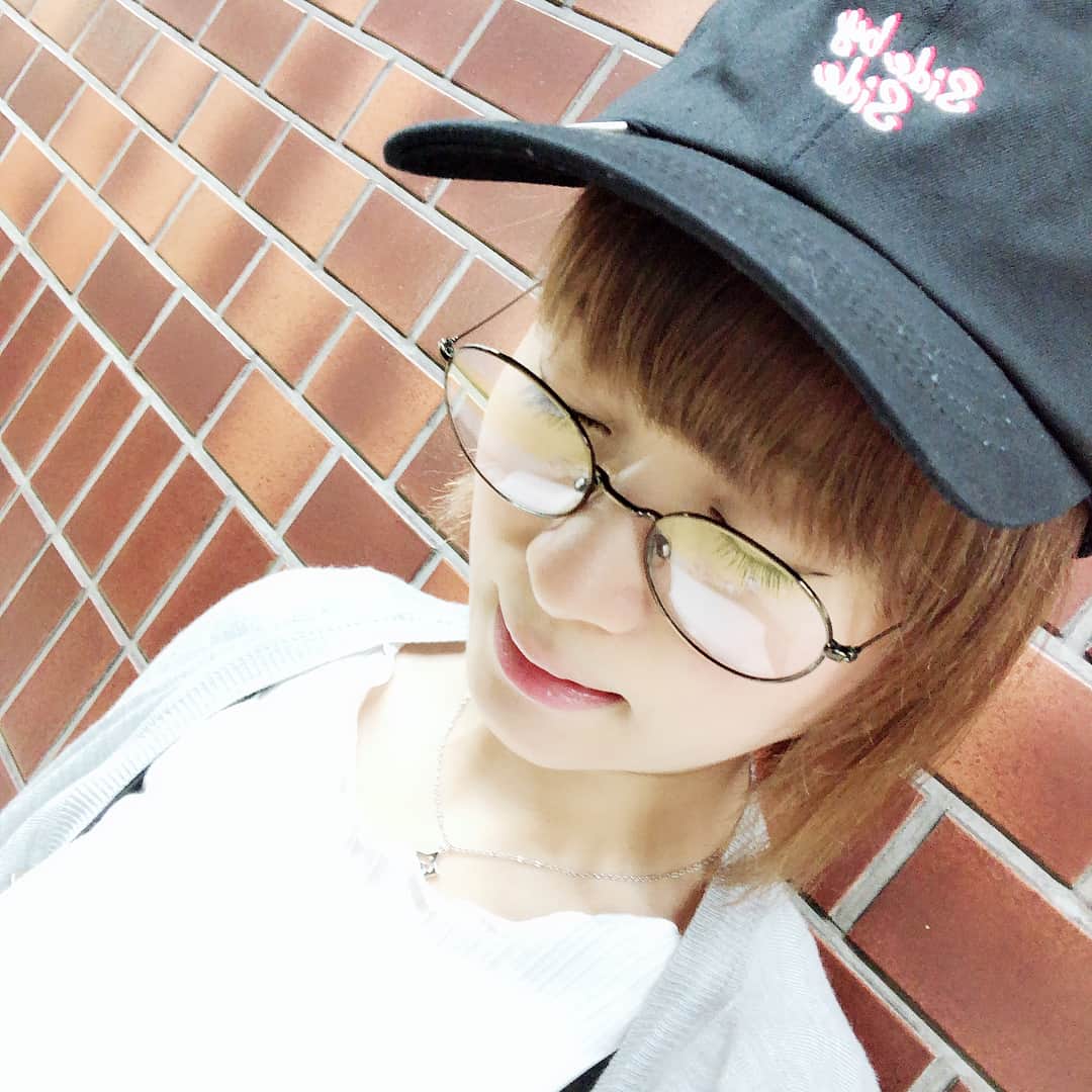 たかはしゆいさんのインスタグラム写真 - (たかはしゆいInstagram)「新しいメガネ欲しいなぁ😊☘️ #だてめがね  #メガネ #めがね女子 #メガネ欲しい #視力は良い #ファッション #fashion #glasses #眼镜 #안경 #japanese #일본인 #たかはしゆい」6月28日 0時11分 - t.yuirin