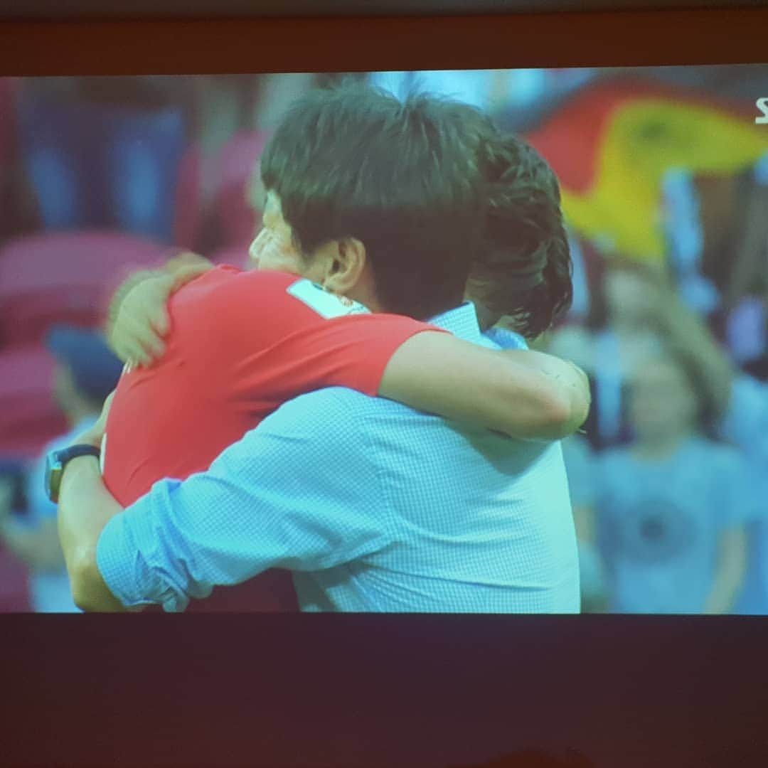 チョン・ヘインさんのインスタグラム写真 - (チョン・ヘインInstagram)「대한민국 축구  정말 자랑스럽습니다... 감동입니다! 정말 최선을 다하셨습니다! 최고였습니다.」6月28日 1時05分 - holyhaein