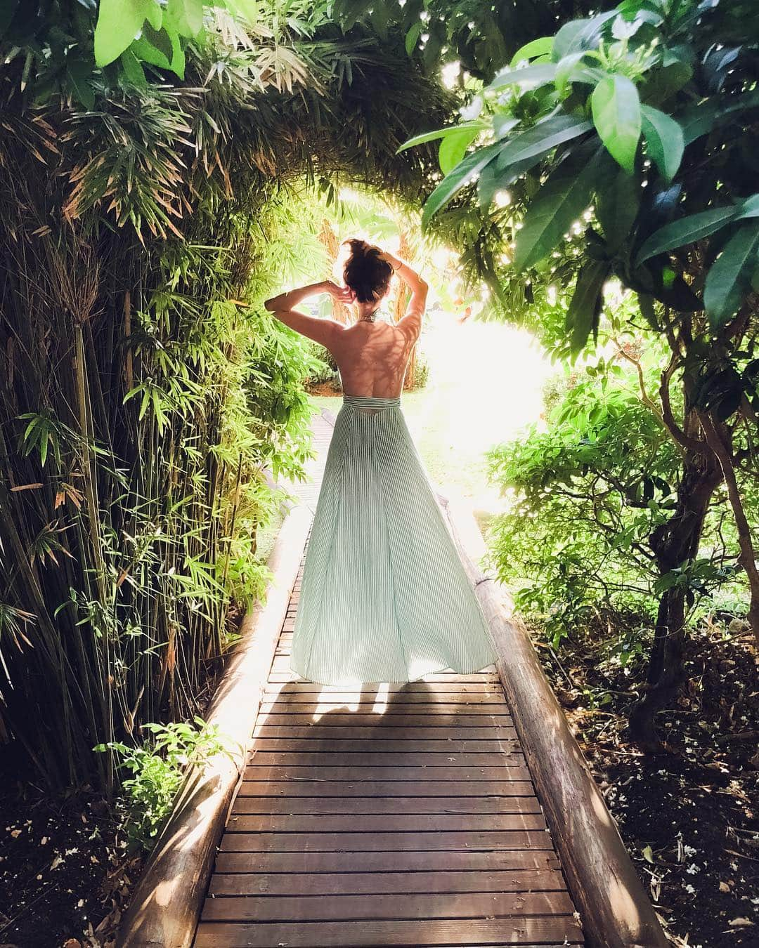 Cole Riseさんのインスタグラム写真 - (Cole RiseInstagram)「@katewinsy cinderella-ing on location in jamaica #feelthevibe #shotoniphonex」6月28日 1時45分 - colerise