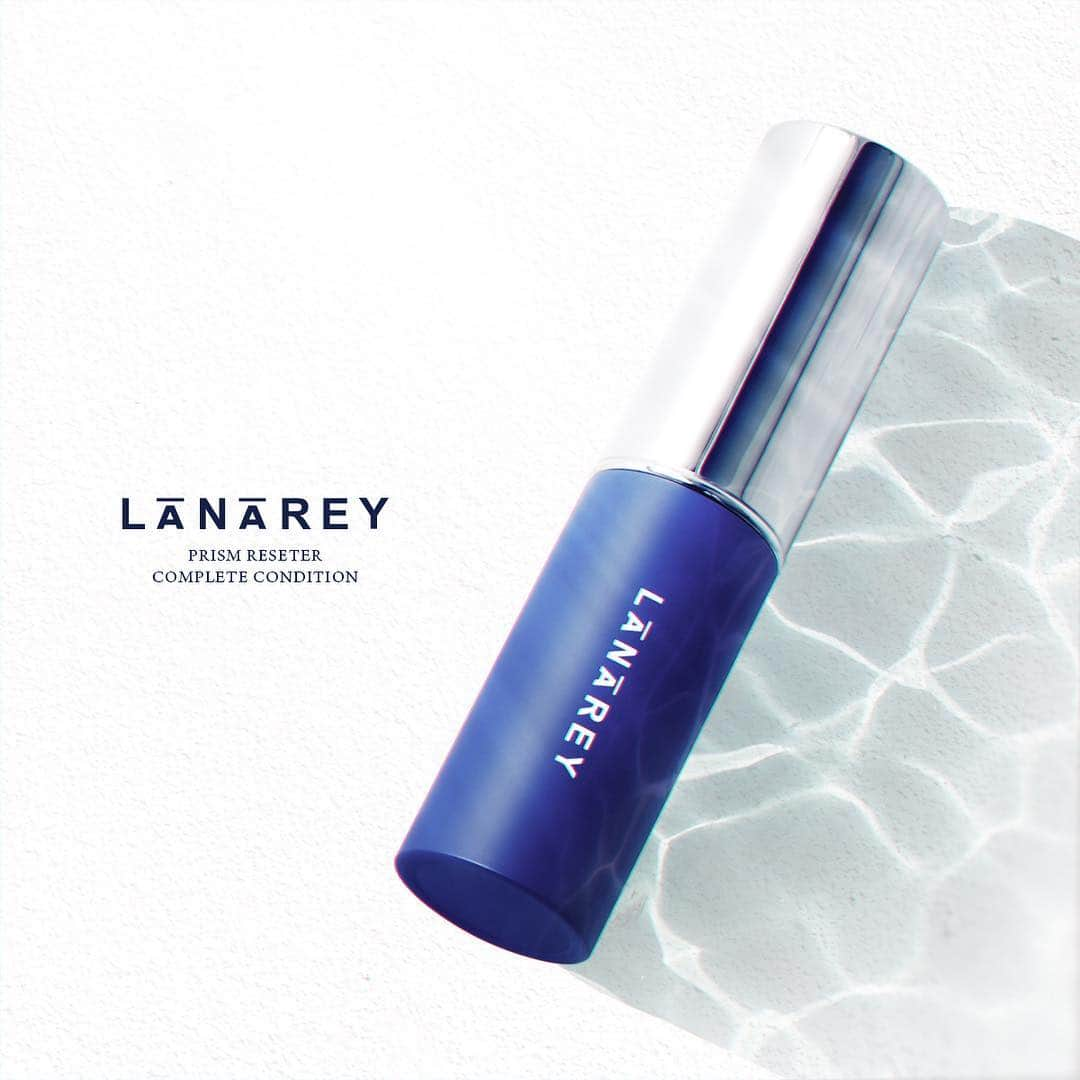 LANAREY PRISM MAKEUP _official さんのインスタグラム写真 - (LANAREY PRISM MAKEUP _official Instagram)「夏の予定はお決まりですか？☀️ . どんなに万全にUV対策をしても、うっかりしてしまう日焼け。 日焼けして乾燥してしまったお肌には、スティック状美容液のプリズムリセッター💎 メイク前もメイクの上からもサッと塗るだけで24時間うるおい持続します✨ . #lanarey #cute #cosme #make #makeup #リセッター #部分用美容液 #日中美容液 #skincare #prism #natural #cosmetics #ラナレイ #プリズム #CCクリーム #化粧品 #美容 #日焼け止め #美容液スティック #スキンケア #madeinjapan」6月28日 16時46分 - lanarey_prism