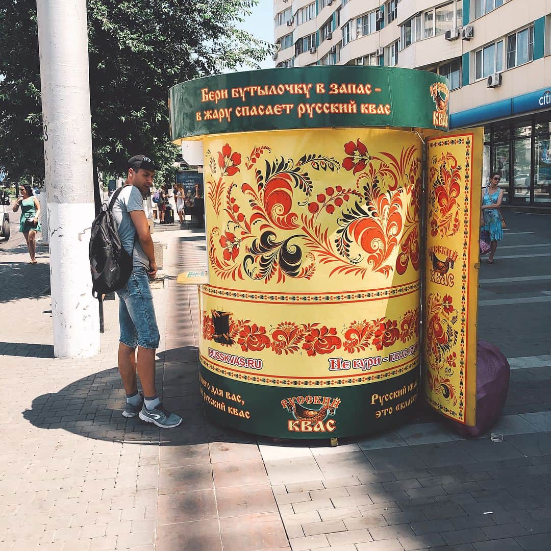 柳下毅一郎のインスタグラム：「クバスkbac屋台 一杯13rub」