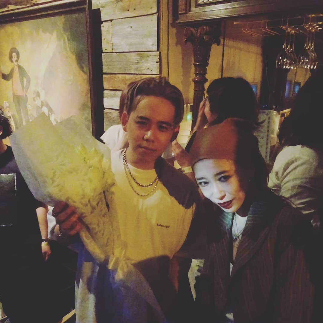 清水翔太さんのインスタグラム写真 - (清水翔太Instagram)「6.27 WHITE RELEASE PARTY  この場を借りて お祝いに駆けつけて頂いた皆さん 心からありがとうございました🙇 嬉しかった(T_T)  大切な人たちです。 10枚じゃ足りないけど とりあえずオフィシャルで入ってたカメラで撮れたものだけ。」6月28日 12時13分 - s.shota0227