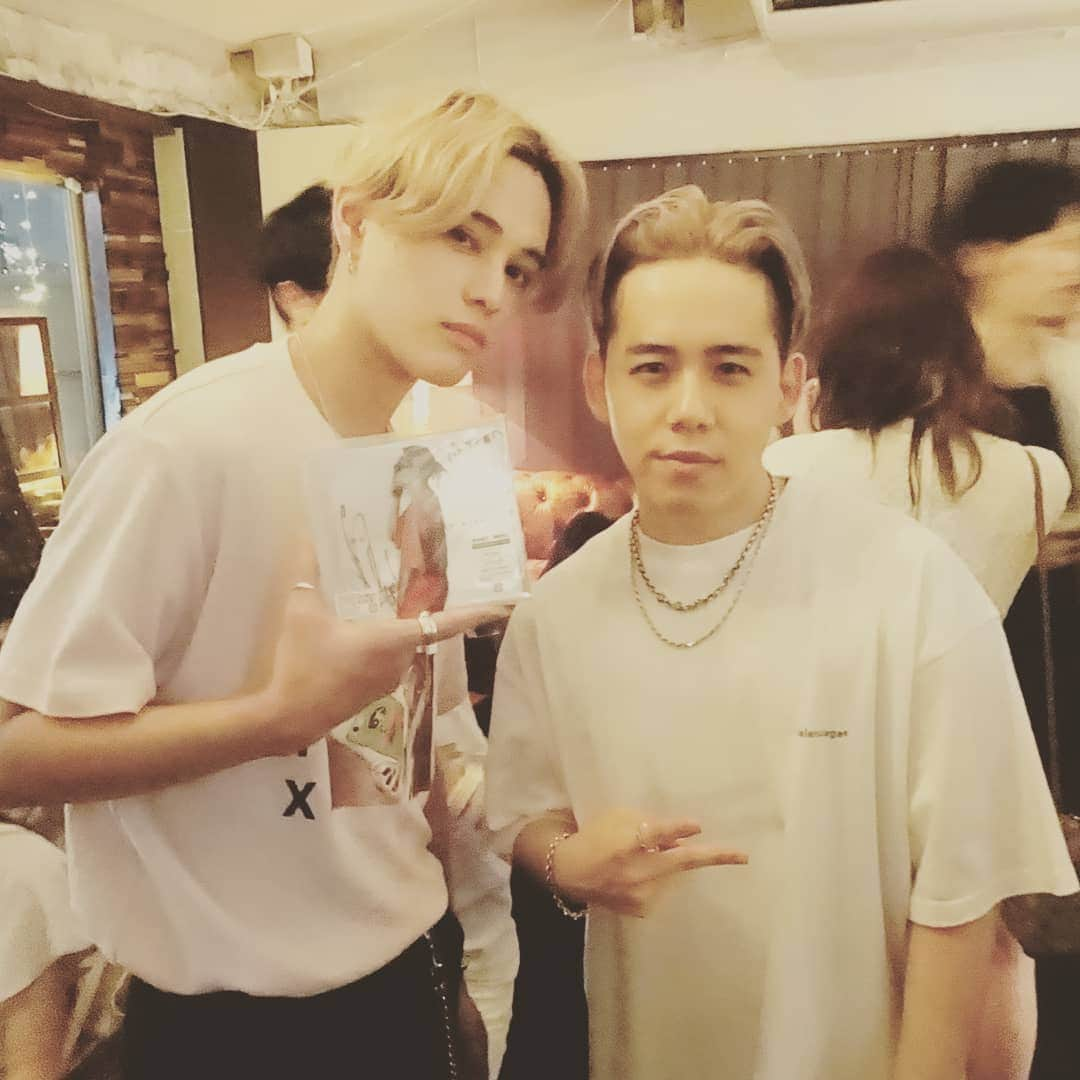 清水翔太さんのインスタグラム写真 - (清水翔太Instagram)「6.27 WHITE RELEASE PARTY  この場を借りて お祝いに駆けつけて頂いた皆さん 心からありがとうございました🙇 嬉しかった(T_T)  大切な人たちです。 10枚じゃ足りないけど とりあえずオフィシャルで入ってたカメラで撮れたものだけ。」6月28日 12時13分 - s.shota0227