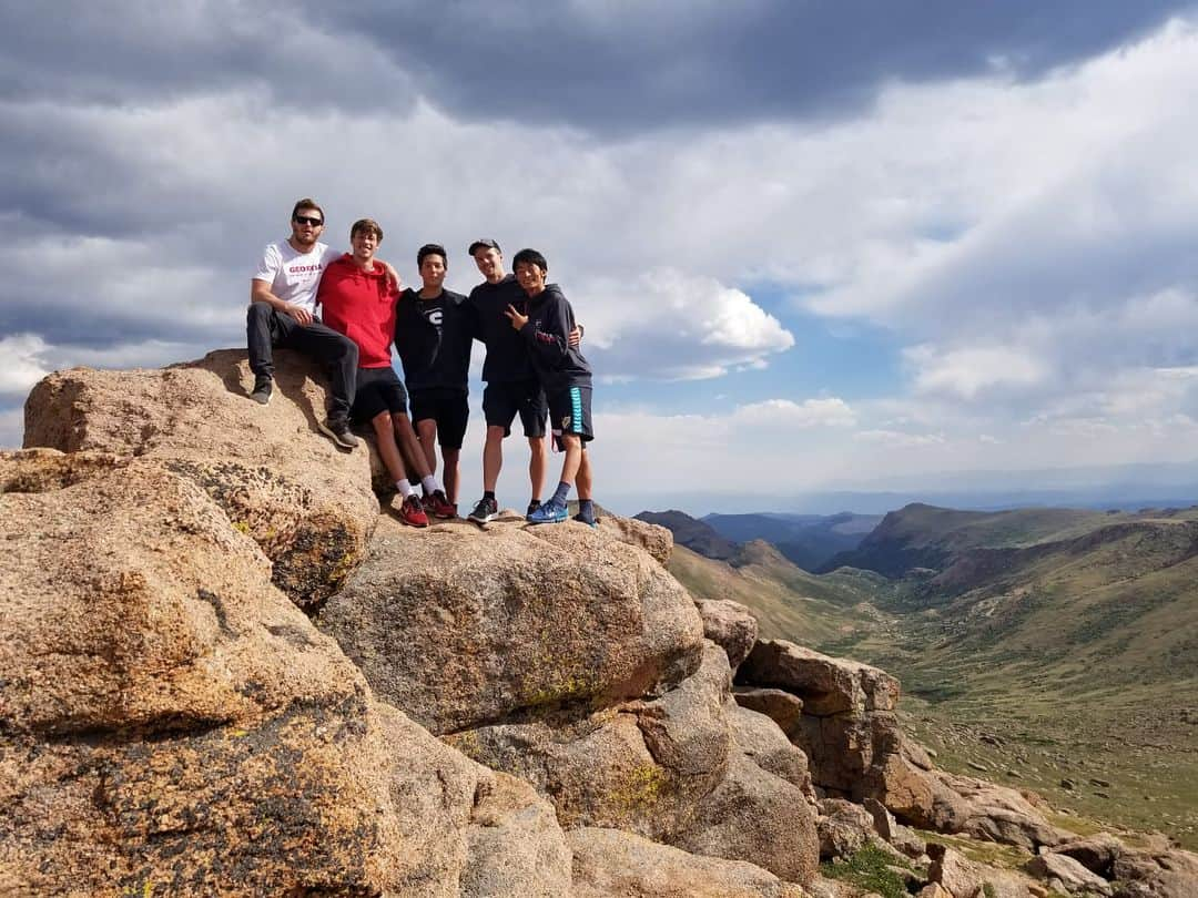 入江陵介さんのインスタグラム写真 - (入江陵介Instagram)「Pikes Peak⛰ can’t wait to back sea level....🏝 コロラド合宿も残り一週間🏊‍♂️ 日本が恋しい。笑  #needoxygen #pikespeak #godawgs  #tobiuojapan  #高地合宿してるのに更に山に登る #酸欠」6月28日 12時28分 - ryosuke_irie