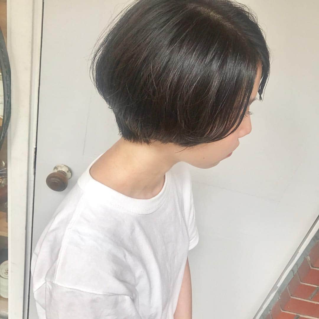 森田 幸助のインスタグラム：「夏に向けてショーボブ 🐬7/26〜30夏休み頂きます！ ＃ショートボブ#ショート#夏休み#7/26〜30#meuvle」