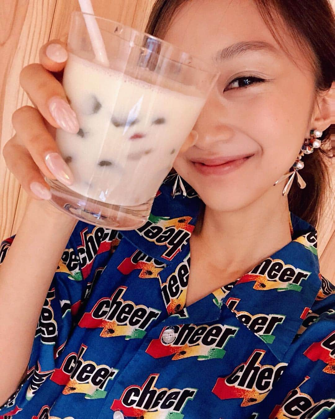 近藤あやさんのインスタグラム写真 - (近藤あやInstagram)「最近ハマってる酵素ドリンク🤤💗 ひとつずつ小分けされてるから、ロケにも持ち歩いてます！ 豆乳買って割るのがお気に入り💙 タピオカ入りだから満腹感あって、私は最近の朝ごはんにしてます🙆‍♀️ これリピートで欲しい。。。！！！ 🤭💗 @rivaland_ojyosamakouso #お嬢様酵素jewel #ファスティング #100円」6月28日 20時07分 - doraemontoaya