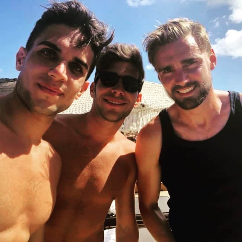 マルセル・シュメルツァーのインスタグラム：「Nice to see you guys 🙂😎 I wish  all the best for you and your family 🙏🏼 #mykonos #holidays #amigo」