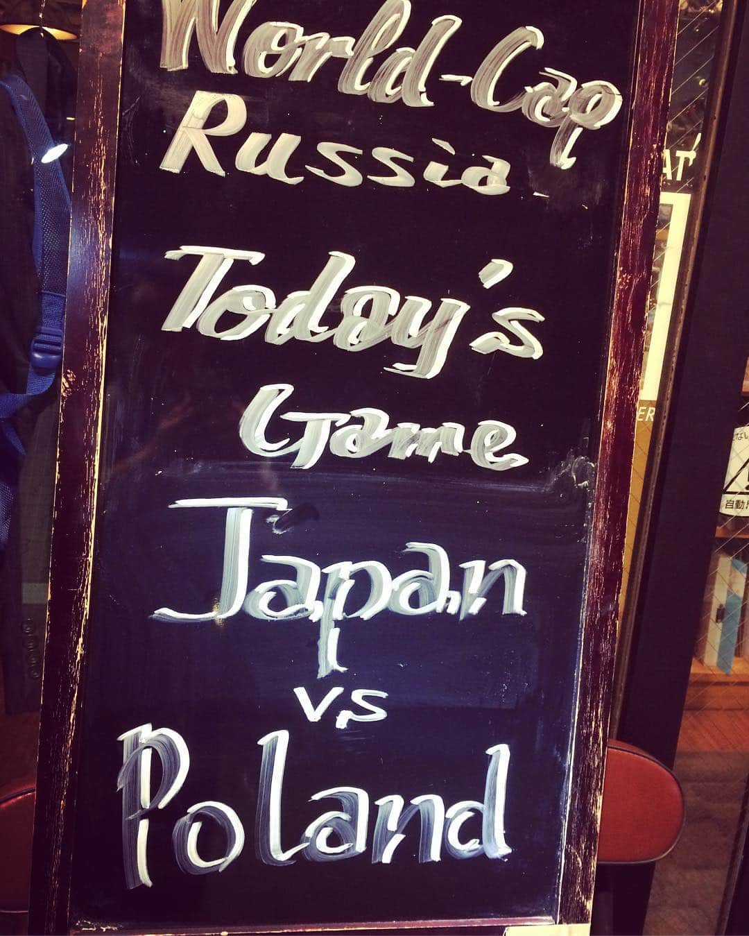 calamarodaimonのインスタグラム：「只今ワールドカップ⚽️日本戦🇯🇵プロジェクタースクリーンにて放映中😁👍 皆様お待ちしております❗️ #バーレイウィート#バル#クラフトビール#ワイン#お酒好き#バーボン#ハイボール#海外ワイン#ウイスキー#飲み会#浜松町#大門#女子会#肉好き#肉バル#スペアリブ#bar#飲み放題#東京タワー#barleywheat#ワールドカップ#日本戦」