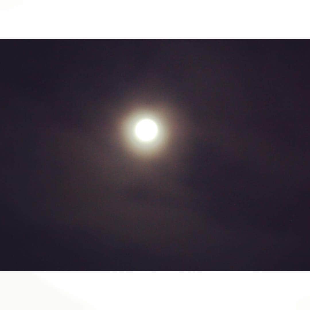 森下紀子さんのインスタグラム写真 - (森下紀子Instagram)「. 満月が綺麗🌕✨ おやすみなさい。 . #満月 #fullmoon」6月28日 23時35分 - noriko_morishita_