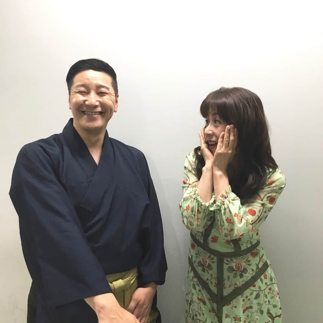 読売テレビ「ダウンタウンDX」さんのインスタグラム写真 - (読売テレビ「ダウンタウンDX」Instagram)「#羽野晶紀 #旦那さんとのラブラブ2ショット #和泉元彌 #幸せそうな夫婦だなー #いや #よく見たら #全然ちがうやーん #元彌さんじゃなくて #チョコプラ長田 #長田庄平 #羽野さん騙されないで #ニセ和泉元彌ですからー #残念 #それ波田陽区 #そろりそろり #ダウンタウンDX」6月29日 11時16分 - downtowndx