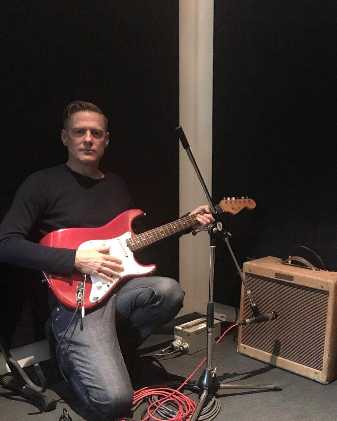 ブライアン・アダムスのインスタグラム：「Recording with the original “run to you” 1964 Fender Stratocaster and a vintage Fender “Harvard” amp #fenderamps #fenderstratocaster #vancouver #recordingstudio #newalbum #newmusic」