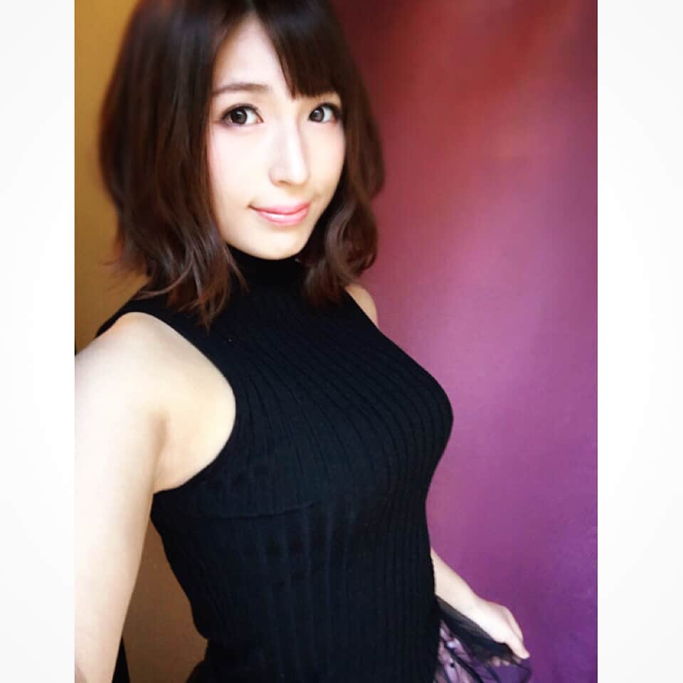 星野ナミのインスタグラム：「撮影でした♪  前髪切ってスッキリ😊✂︎」