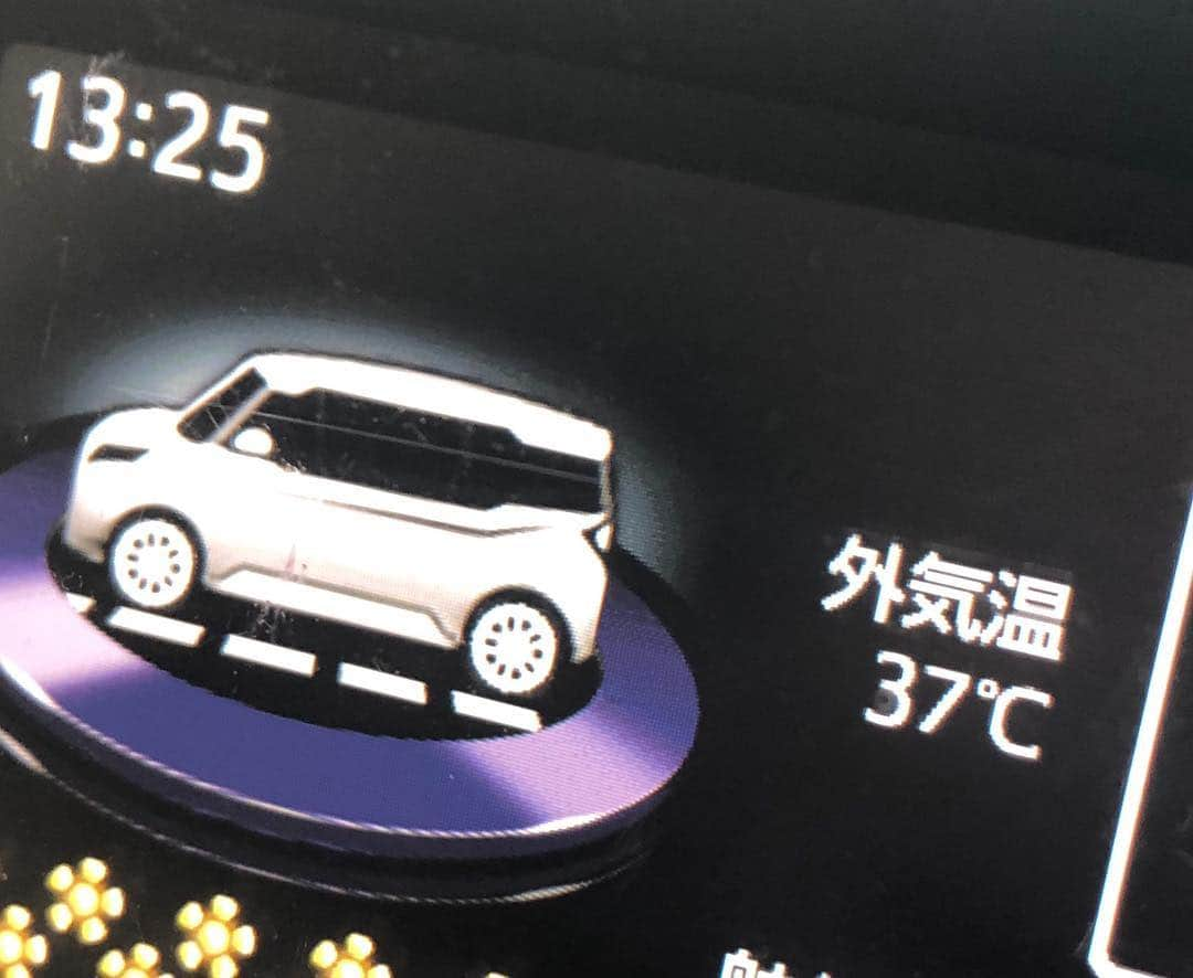 龍円愛梨さんのインスタグラム写真 - (龍円愛梨Instagram)「車の外気温表示に、目を丸くした。  OMG! 37℃=98.6℉!」6月29日 14時15分 - airi_ryuen