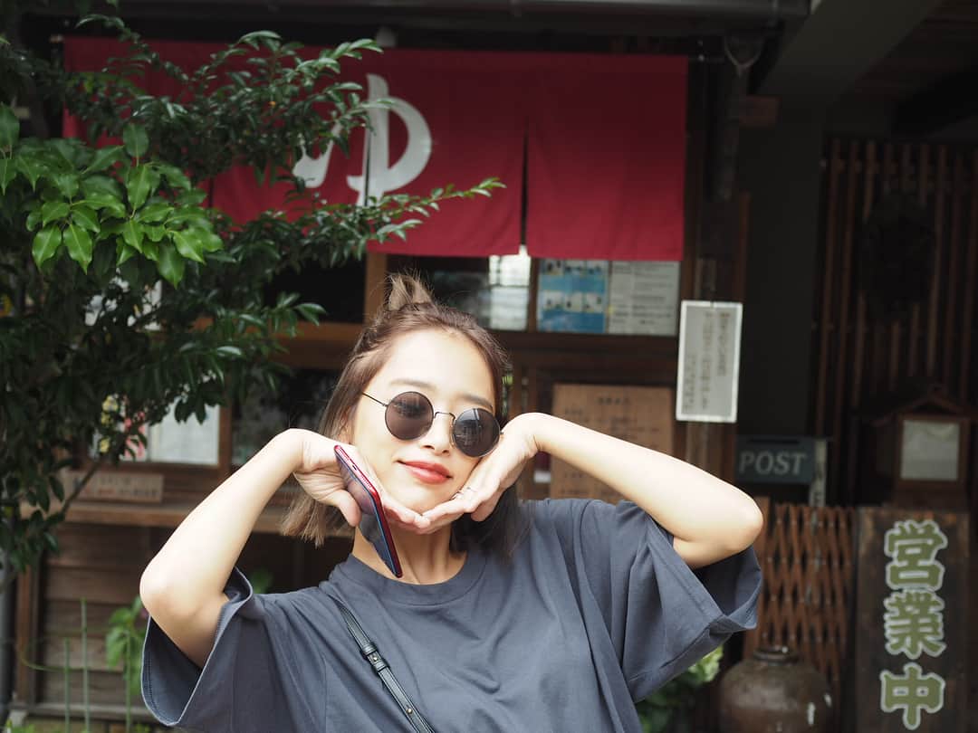 近藤千尋のインスタグラム：「うちのカメラ小僧さんが 沢山撮ってくれます❤️ 家族で熊本の八代をぶらぶら💓 🍜♨️ ラーメン食べて温泉入って。。。 祖父祖母にも会えて最高の休日🕊 あたたかくて大好きな街✨ #ひーぼぉカメラ」