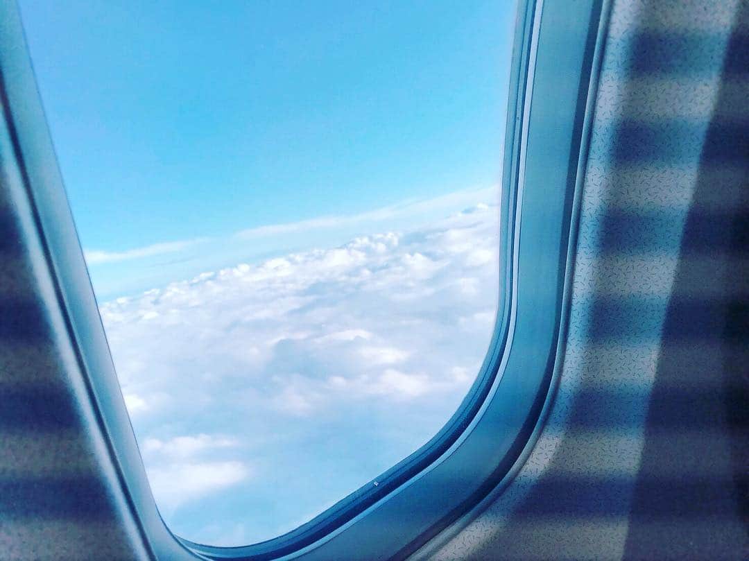 kanazawa_johoのインスタグラム：「小松空港から飛行機で仙台へ。飛行機ってテンションあがります✈️ #小松空港から仙台へ　#金沢市　#仙台旅行　#仙台観光 #旅割を利用したら片道1万円とちょっとで思ってたより安い」