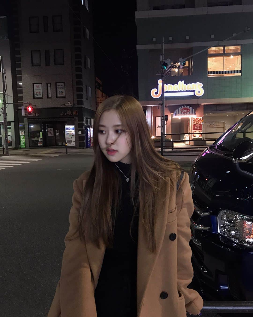 ロゼさんのインスタグラム写真 - (ロゼInstagram)「Nights in Tokyo 🌙 #oldpics #dontfreakoutguys #iloveyou」6月29日 15時18分 - roses_are_rosie