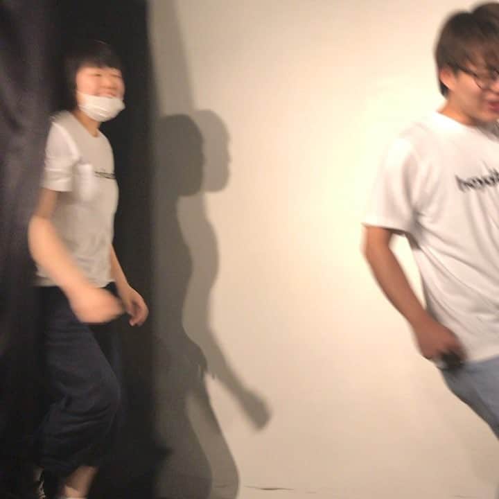ほしのディスコのインスタグラム：「ポンループの新しい漫才のつかみ。 #速いビーム #ポンループ #アミムラカミ #スタンダップコーギー #奥村うどん」