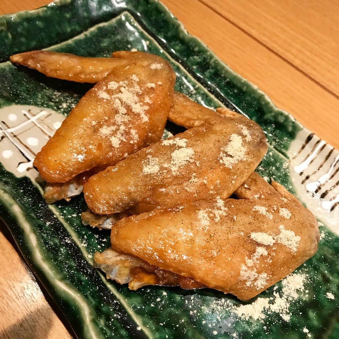 中村明花さんのインスタグラム写真 - (中村明花Instagram)「. 名古屋では美味しいものも沢山食べました♡ . 一番感動したのが名古屋コーチン尽くしのお店で食べたお料理全て‼️ 手羽先ってこんなに美味しいの？！！名古屋コーチンってこんなに美味しいの？！！！と「美味しい」を何回言ったか分からないくらい美味しかった😍💕 また絶対食べたい‼️ . なかなか会えない友達たちとゆっくり会えてほんとに嬉しかったな☺️💕 . . #名古屋の友達たちが色々連れて行ってくれた名古屋旅 #子連れ旅 #暑さと子供を追いかけるのに皆多少グッタリしてた時間もあったけど(笑) #それ以上に楽しかった♡」6月29日 17時39分 - sayaka_nakamura3