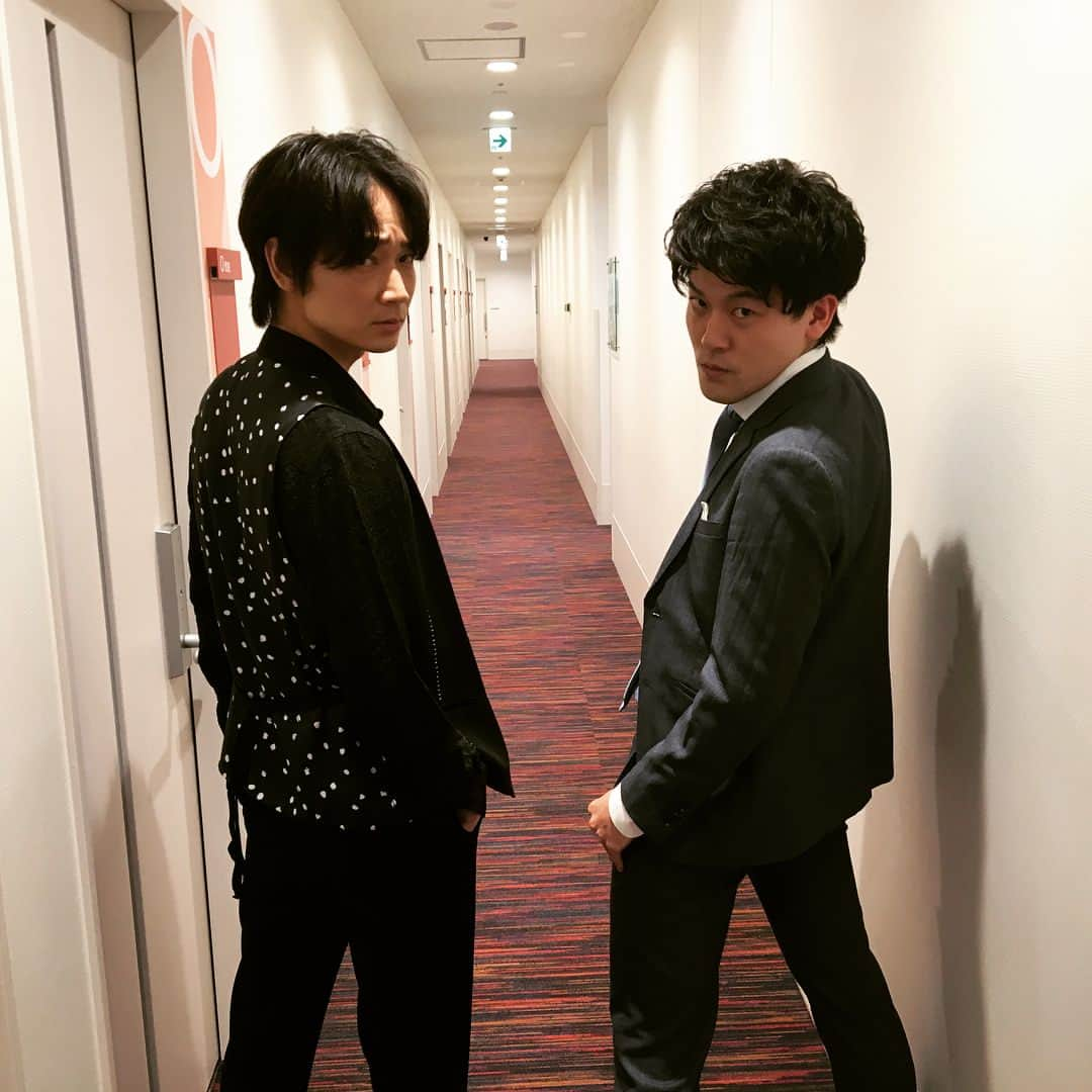 土佐卓也さんのインスタグラム写真 - (土佐卓也Instagram)「綾野剛さん超絶かっこよかった！！マジ魂震えた！！リスペクト！！しゃあ！！ #綾野剛 さん #ハゲタカ#ドラマ#楽しみ#隣は#小栗旬 さん？#土佐兄弟」6月29日 18時51分 - takuyatosa1