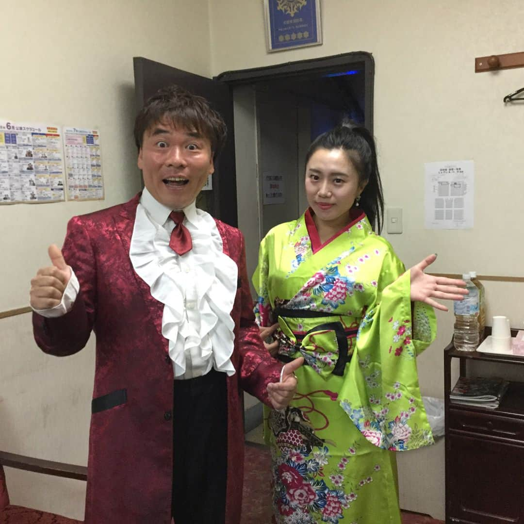 よしもと祇園花月さんのインスタグラム写真 - (よしもと祇園花月Instagram)「京都出身のパフォーマーのTASUKU さんとアシスタントの佑季さんです🤡TASUKUさんの師匠は桂文枝師匠なんです。イリュージョンから小技まで多彩な芸はまさに熟練の技です🎩  #よしもと祇園花月  #祇園花月 #TASUKU #田中佑季 #イリュージョン #アンが書いたよ  #今日はお休み #雨の中 #飲み屋見つけに #一人でぶらぶら」6月29日 20時37分 - gionkagetsu