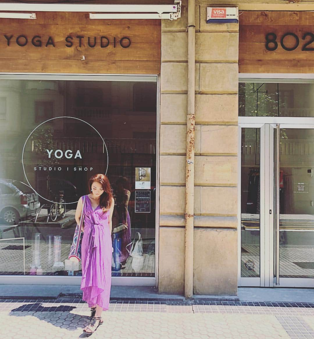 田中麗奈さんのインスタグラム写真 - (田中麗奈Instagram)「可愛いYoga studlo見つけた。 ウェアーとヨガマットバッグを買いました。 明日、クラス受けてみようかなぁ。🧘‍♀️ #802Yogastudlo#yoga #SanSebastian#mylan  #yvessaintlaurent」6月30日 6時59分 - renatanaka07