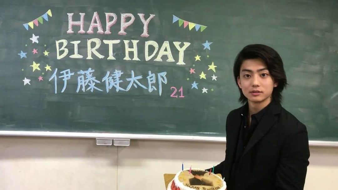 伊藤健太郎のインスタグラム：「‪改めまして伊藤健太郎です！‬ ‪20歳の一年はとても濃く、本気で役者として生きていく覚悟が芽生えていたところ、本名の伊藤がついた役をやらせて頂き、運命的な出会いに背中を押されて改名し、役者として一生歩んでいく決意をしました。これからも俳優・伊藤健太郎をよろしくお願いします！‬ . @aoao_tt_  #aoao  #伊藤健太郎 #今日から俺は伊藤健太郎 #健太郎  #birthdaycharity  #今日から俺は  #覚悟はいいかそこの女子 #G健太郎  #写真展開催決定  #デメキン  #健太郎ANN0  #ムビふぁぼ  #ドライブヘッド  #シンカリオン  #LIFE  #ルームロンダリング  #コーヒーが冷めないうちに  #ういらぶ  #アシガール  #若君」