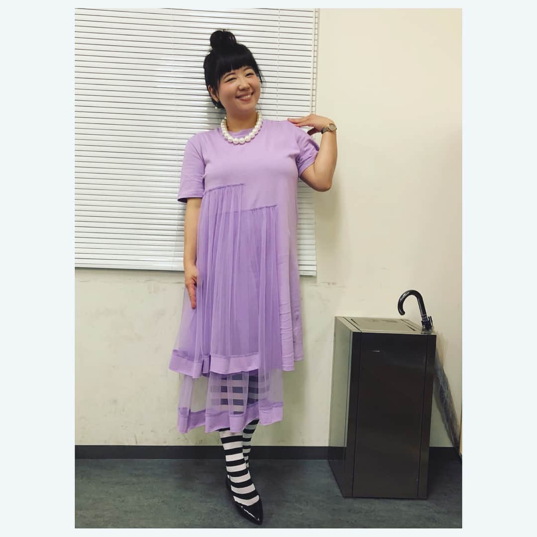 馬場園梓さんのインスタグラム写真 - (馬場園梓Instagram)「へい♪  かまどちゃんだよ！  髪型が かまど に似ているから かまどちゃんなんだよ☺︎！ 今日は、読売テレビ 「マヨなか笑人」 の収録に行かせてもらったよ。  あさちゃんも一緒だったから嬉しかった♪  そうそう、MIHOがまた綺麗になったと評判だったよ˚✧₊ こちらのステキなお衣装は、  ワンピース&ネックレス:miele  です！  大きすぎる紙袋にはお弁当が入っているMIHO  と、  ルン♪  #yeah  #happy  #nice  #読売テレビ #マヨなか笑人 #大阪 #漫才劇場 #あさこさん #MIHO #紙袋 #弁当 #球体 #かまどちゃん #ご機嫌 #ワンピース #イヤリング #miele #ルン♪」6月29日 22時14分 - babazonoazusa