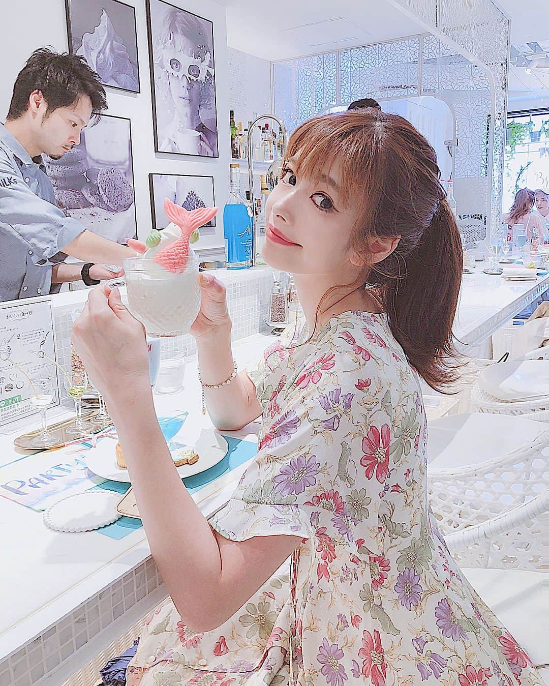 得あゆさんのインスタグラム写真 - (得あゆInstagram)「大好きソフトクリーム🍦 ・ またまた恒例のmilks💗 アイスほんとうに幸せ！！！ 夏メニューはマーメイド🧜‍♀️☀️ (店員さんは知り合い) ・ ・ ・ #milks#ミルクス#恵比寿#カフェ#お洒落カフェ#かわいい#アイス#ソフトクリーム#アイスクリーム#マーメイド#icecream#cafe#おやつ#デザート#インスタスポット#おすすめ」6月29日 22時08分 - tokuayu819