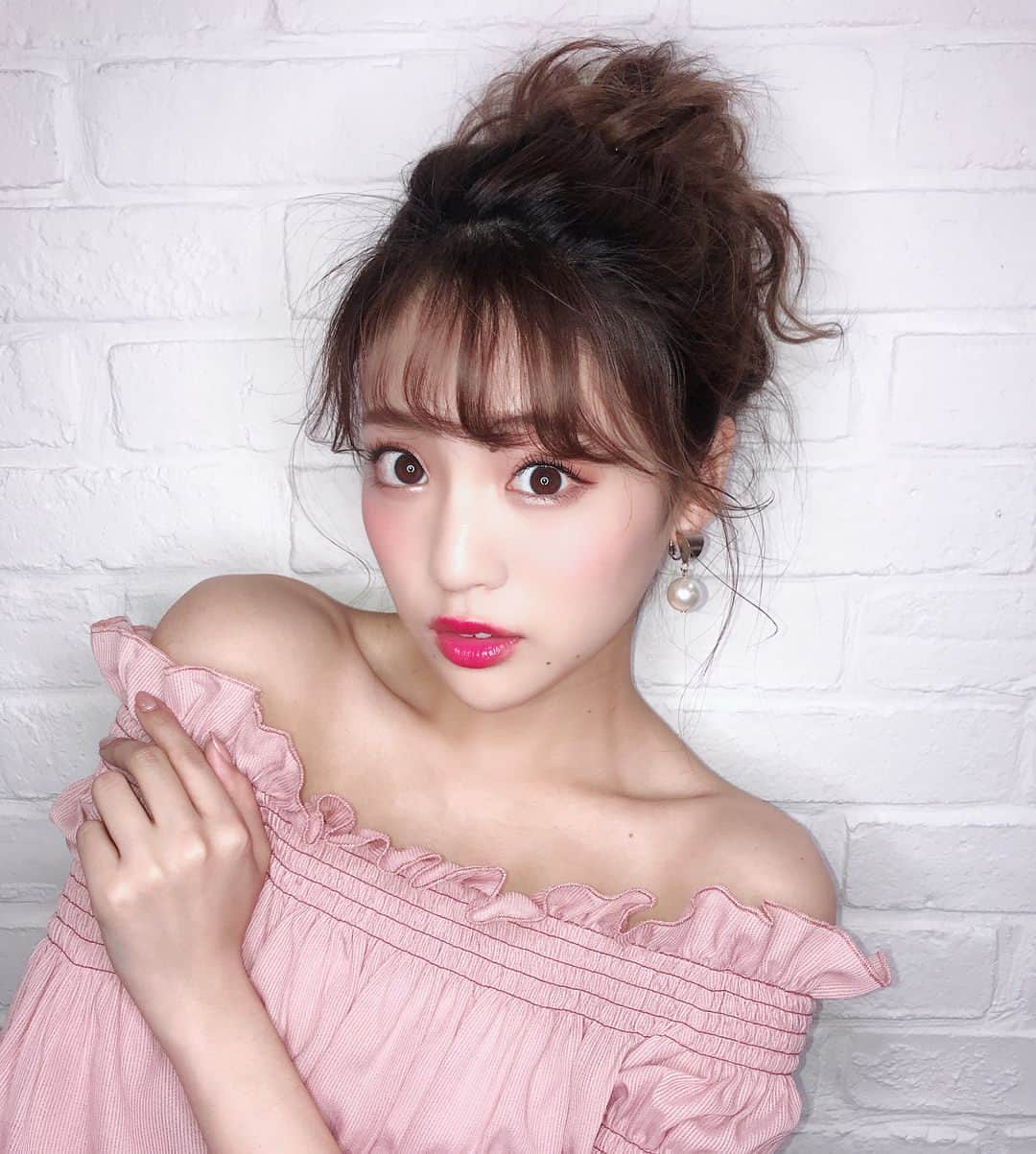 志田友美（ゆうみん）さんのインスタグラム写真 - (志田友美（ゆうみん）Instagram)「リングライトにB612調子良い🤪🙌🏼✨一枚目はインスタのアイコンなり。 今日も大阪でnewlyme❤️の撮影だったよ！明日は山梨⛰今月は色んな所に行ったなぁ😎#shooting #osaka #newlyme #yumetenbo #ikon #summer #instalike」6月29日 22時42分 - yuumi_shida