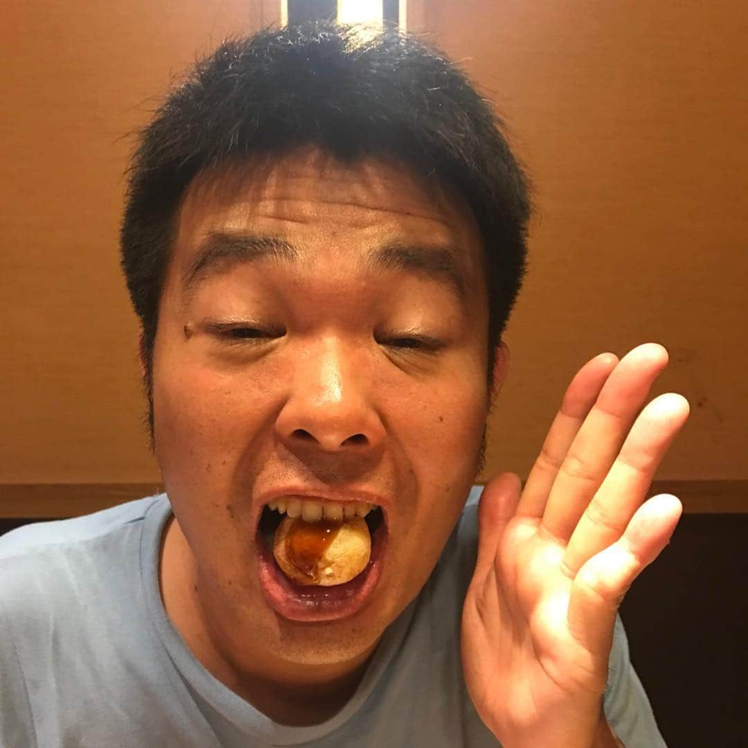 西川晃啓さんのインスタグラム写真 - (西川晃啓Instagram)「気絶たこ焼き  口の中やけどして天井の皮めくれて気絶  #あるある探検隊  #レギュラー #気絶の日々  #気絶 #ギャグ #たこ焼き #魚民 #熱い #梅雨明け #神宮」6月30日 2時47分 - kizetu