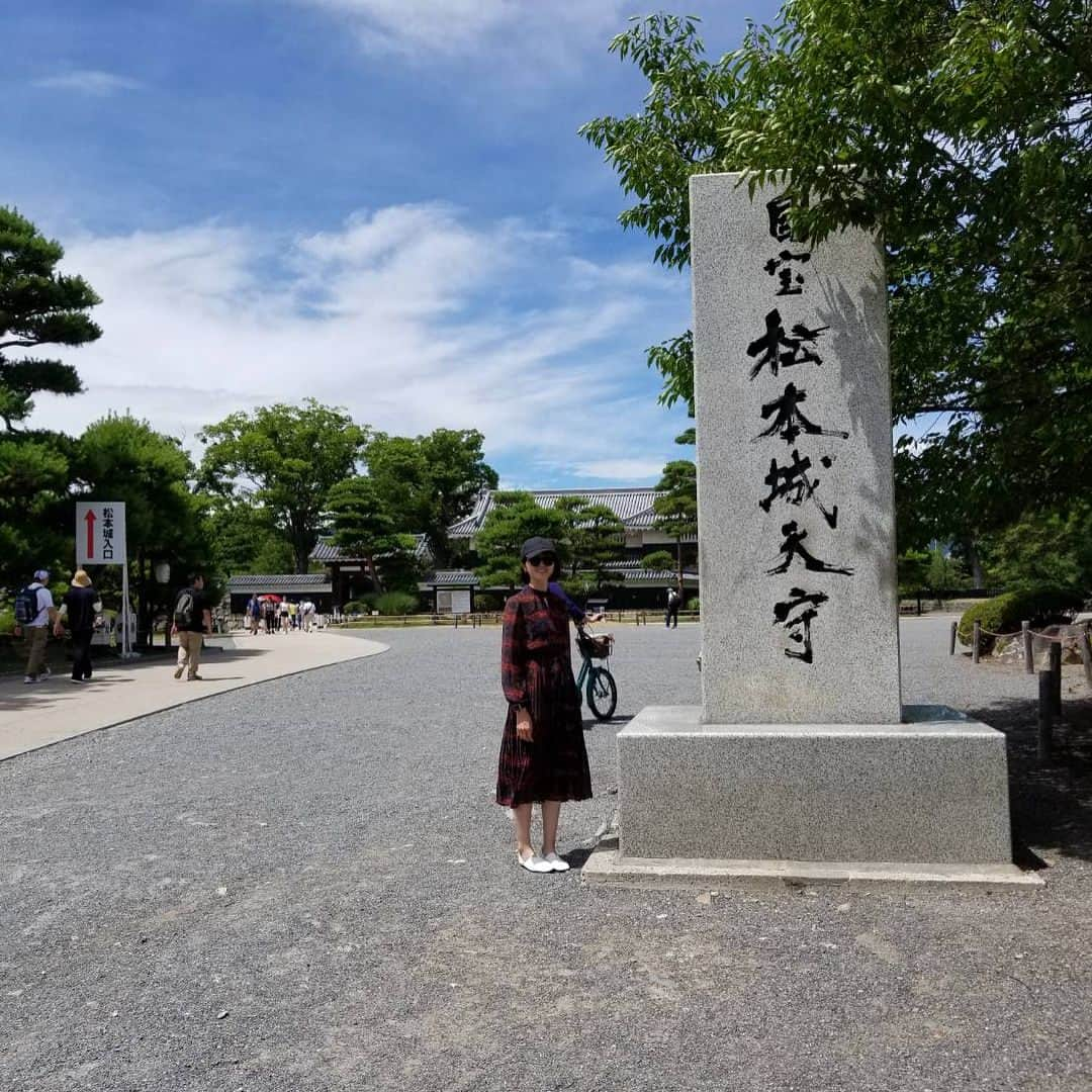 鈴木ちなみさんのインスタグラム写真 - (鈴木ちなみInstagram)「I’m in Matsumoto,Nagano🌳 Went to Matsumoto-castle 🏯☀️ #長野 #nagano #松本 #レンタカー  #ニッポンレンタカー @nipponrentacar_renkatsu  #レッツレン活  #ちなみたび」6月30日 15時30分 - chinami_suzuki0926